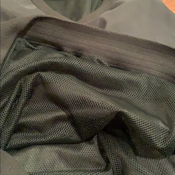 IZOD Golf Windbreaker - Picture 7 of 8